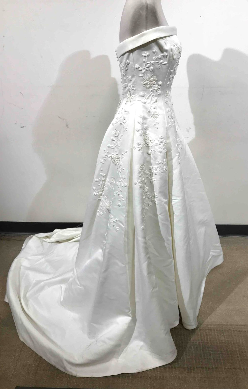 ALFRED ANGELO BEADED STRAPLESS WOMEN’S WEDDING GOWN Size 10